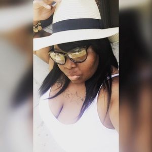 Meet your Posher, Teikia